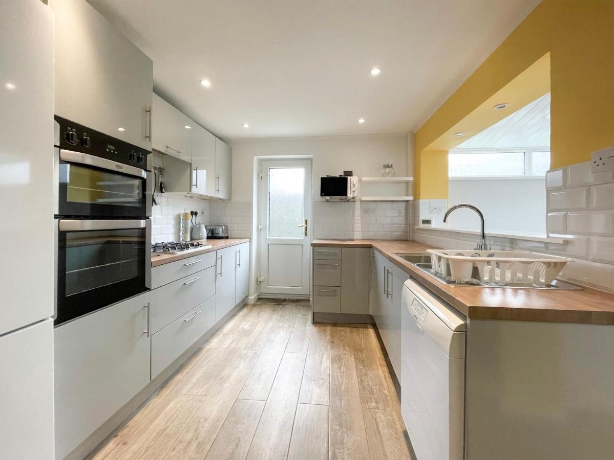 Вилла Well Situated, Cosy 2 Bed House Уэст-Кирби Экстерьер фото